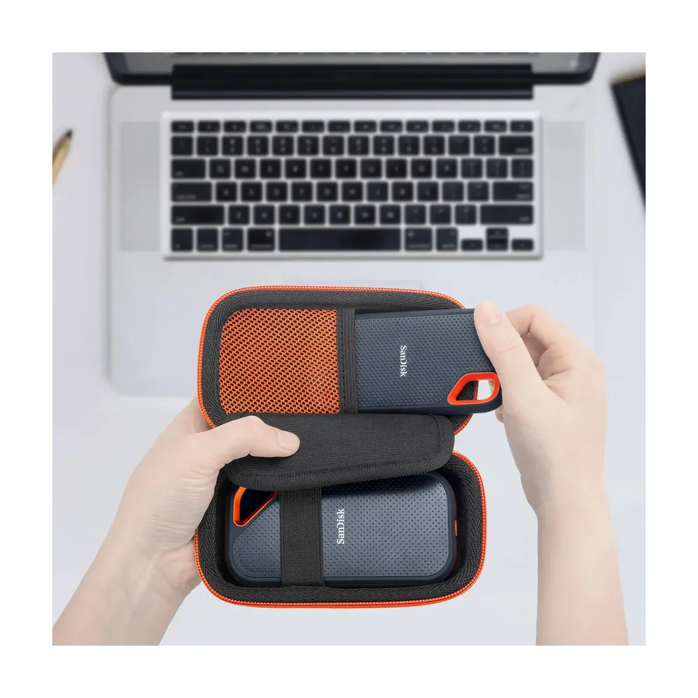 FUNDA RIGIDA YINKE PARA SSD SANDISK EXTREME / PRO NEGRO CON BORDE NARANJA - Vista 4